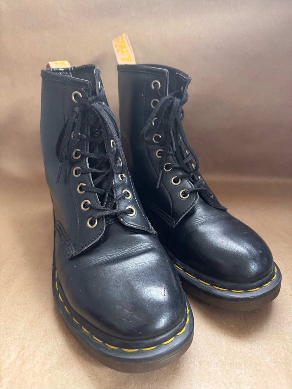 Dr Martens 14045 Black Vegan Leather 8 Eyelet Lace Up Combat Boots. UK7/US9
